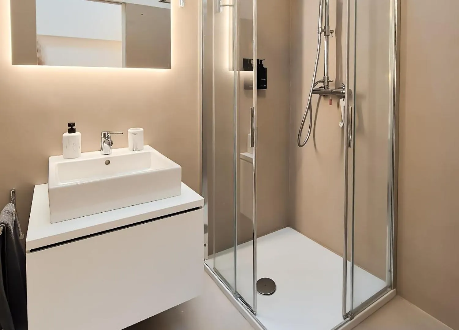 Apartment Modern Loft, Design & Comfort Milan