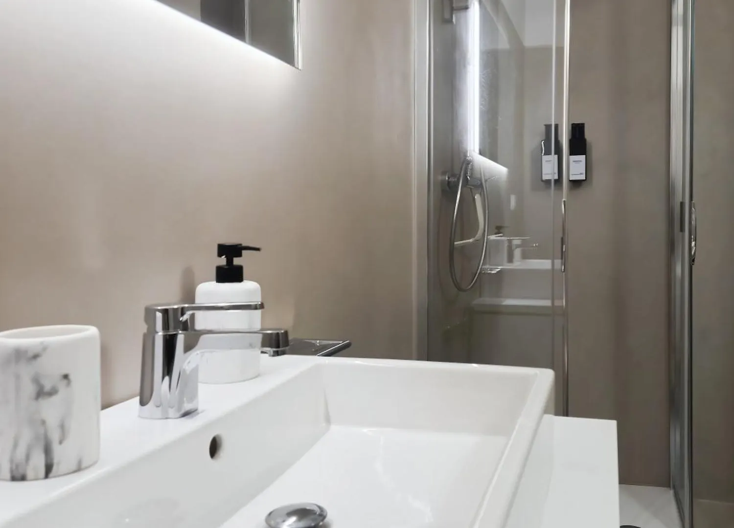 Modern Loft, Design & Comfort Milan 0*,